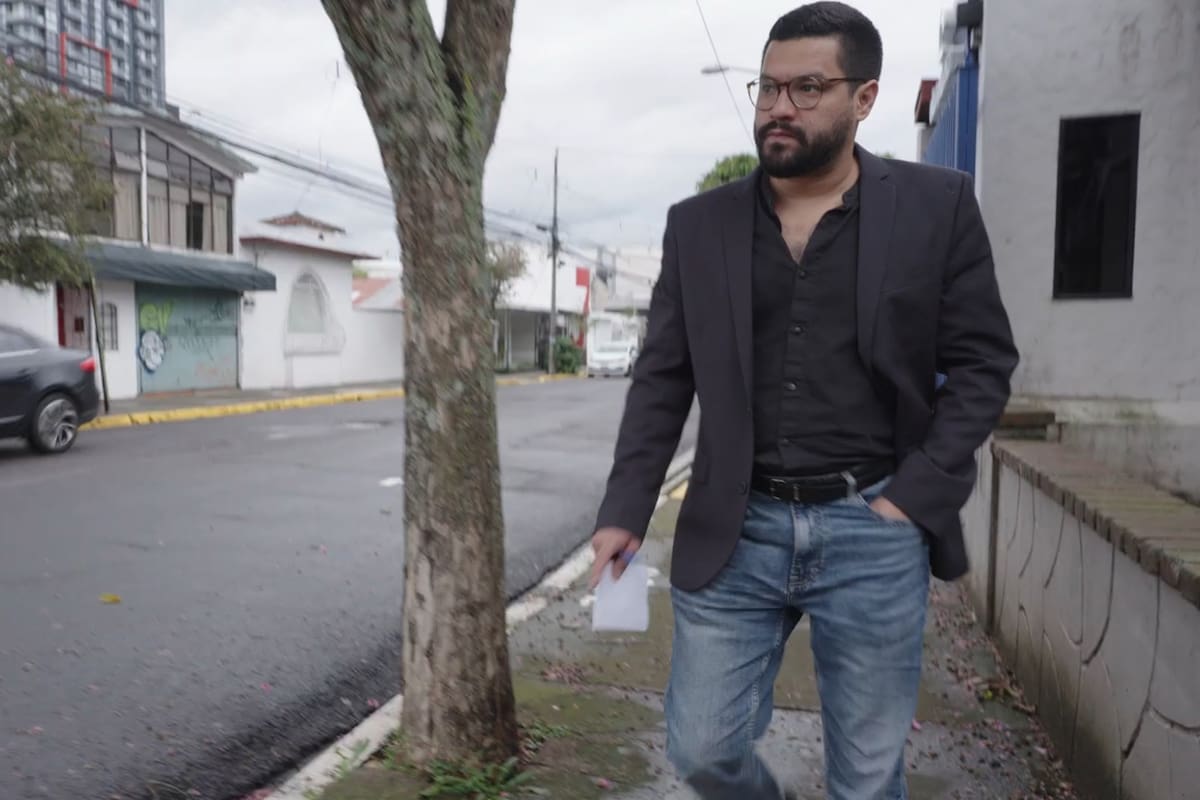 Crítico de Bukele, el periodista salvadoreño Óscar Martínez vive en el exilio en México