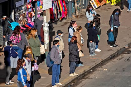 En tiempos de coronavirus, las ventas son en la vereda
