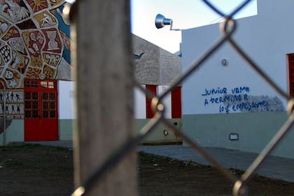 Pintadas en una de las paredes de la escuela