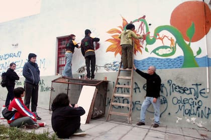 Mural realizado por los alumnos para recordar la masacre en la escuela