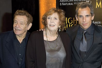 Jerry Stiller, Anne Meara y su hijo Ben en febrero de 2000