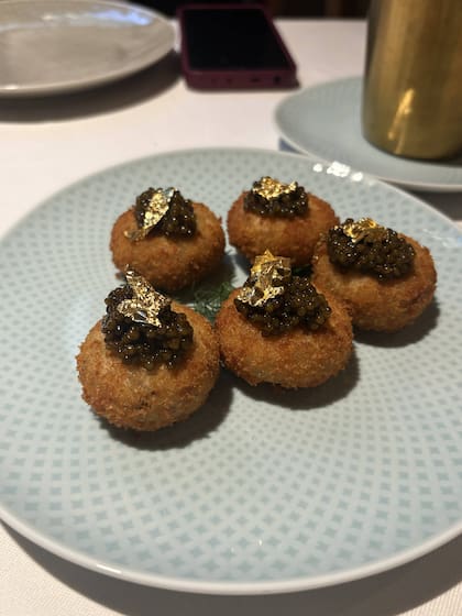Croquetas de caviar en Ockap