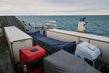 Cruce de camiones por el Estrecho de Magallanes