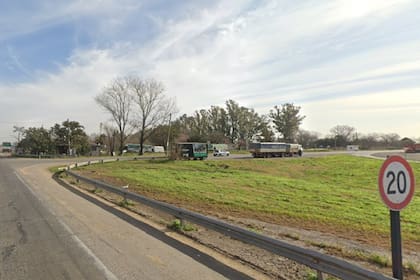 Cruce de las rutas 34 y A012, donde se produjo la mortal pelea entre dos camioneros cerca del acceso a los puertos de granos del Gran Rosario