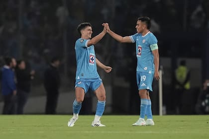 Cruz Azul vence a Tigres y jugará contra Whitecaps la final de la CONCACAF