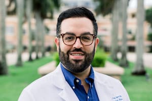 Cruz-Esparra es doctor en Psicología, con formación en las universidades de Stanford y de Carolina del Sur