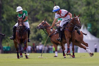 Cruz Heguy se estrenó en el Abierto el año pasado, pero en éste lo jugará por los clubes de su familia, Los Indios y Chapaleufú; ahora compartirá Palermo con un debutante absoluto en el certamen: su primo Antonio.