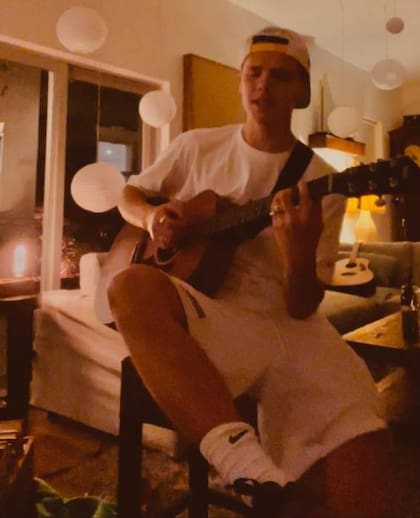 Cruz quiere dedicarse a la música y su referente es Justin Bieber