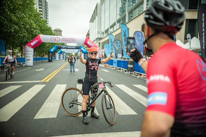 Cruzar la meta, la satisfacción de los competidores del Gran Fondo Argentino 2024