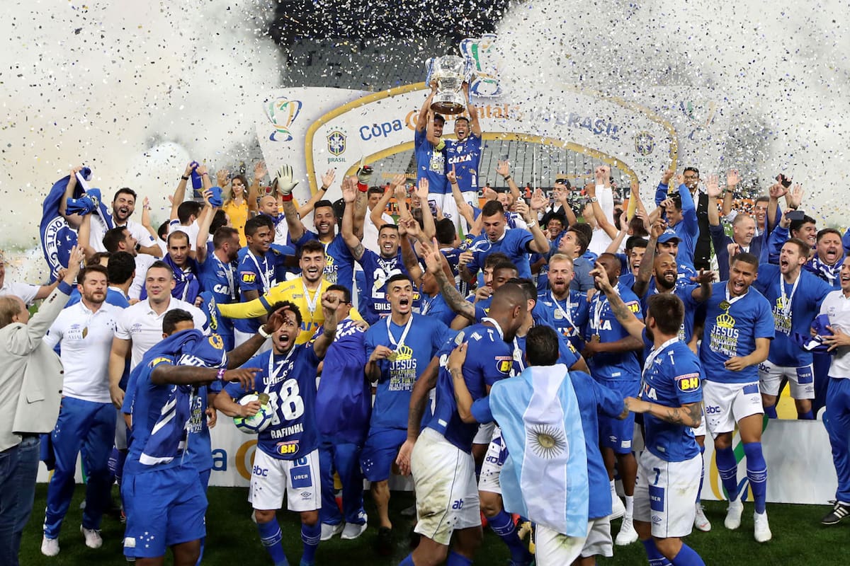 Cruzeiro le ganó a Corinthians una final cargada de polémica