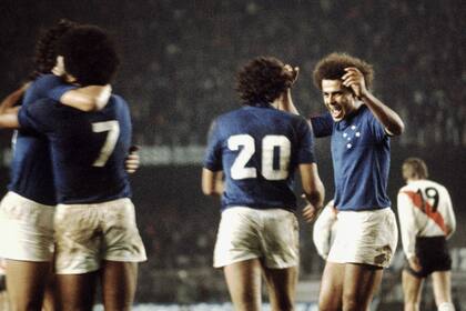 Cruzeiro le ganó la Libertadores de 1976 a River sobre la hora
