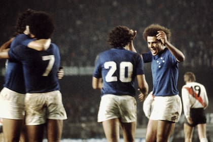 Cruzeiro le ganó la Libertadores de 1976 a River sobre la hora