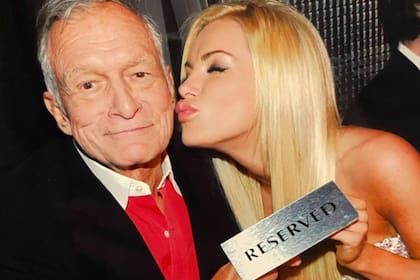 Crystal Hefner, tercera esposa y viuda de Hugh Hefner, escribió un picante libro sobre su vida en la mansión Playboy y volvió a poner la residencia en primer plano