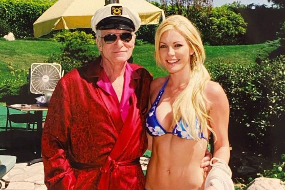 Crystal Hefner(en el centro) conoció a Hugh Hefner en una fiesta de Halloween, en el año 2008; ella tenía 21 años y él, 81