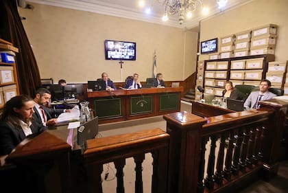 Comienza el juicio por la causa de los Cuadernos de las Coimas en el TOCF n°7. Jueces Fernando Canero
Enrique Méndez Signori
Y Germán Andrés Castelli