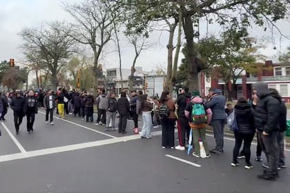 Cuadras de cola para despedir al Indio Solari en el Parque Domínico de Avellaneda