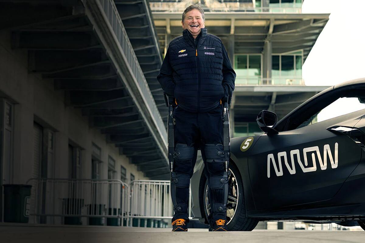Cuadriplégico desde hace 20 años tras sufrir un accidente en Indy Car, Sam Schmidt utiliza un exoesqueleto y los sistemas de Arrow Electronics para volver a manejar un auto de competición