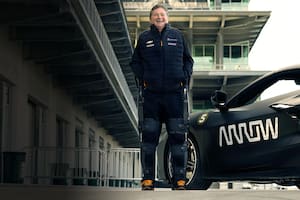 Cuadriplégico desde hace 20 años tras sufrir un accidente en Indy Car, Sam Schmidt utiliza un exoesqueleto y los sistemas de Arrow Electronics para volver a manejar un auto de competición