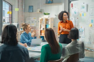 Se educaron en la era digital, pero la mayoría se emplea en tareas muy poco tecnológicas