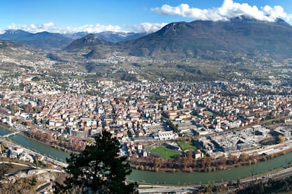 Cuál es la condición: una región montañosa en Italia ofrece dinero para vivir ahí