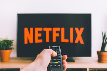¿Cuál es la nueva y "laberíntica" serie que causa furor en Netflix?