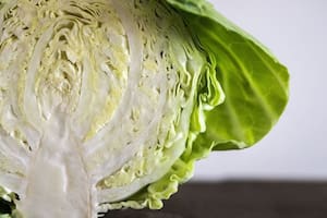 Cuál es la verdura que ayuda a disminuir el colesterol malo, es antiinflamatoria y tiene un precio accesible