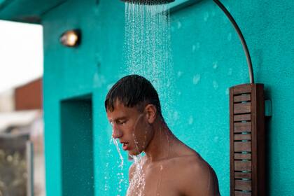 Cuáles son los beneficios de ducharse con el método James Bond