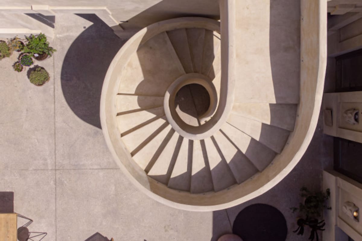 Cuáles son los beneficios que tiene subir escaleras y que no los aporta la caminata