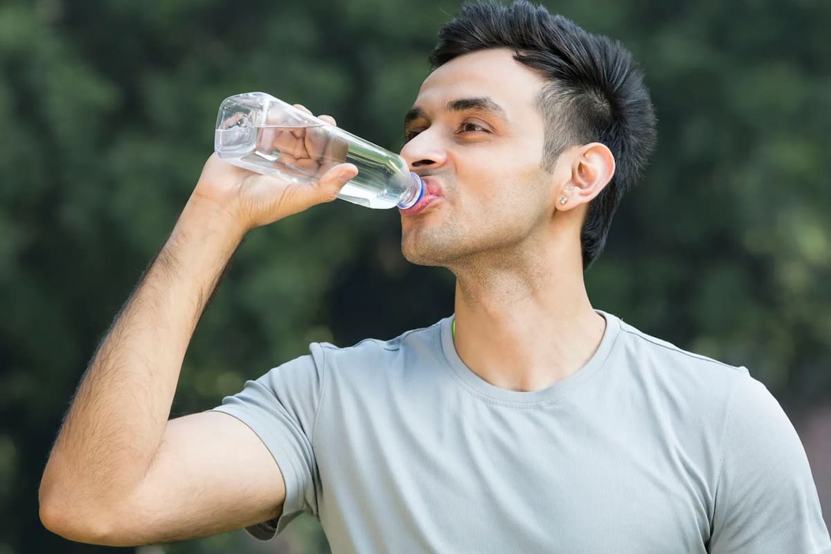 Cuáles son los efectos adversos de reutilizar las botellas de plástico