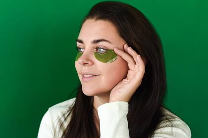 ¿Cuáles son los mejores productos para el contorno de ojos? Foto: Getty