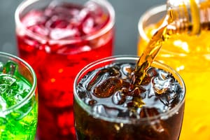 Cuáles son los peligros de consumir bebidas saborizadas de manera excesiva