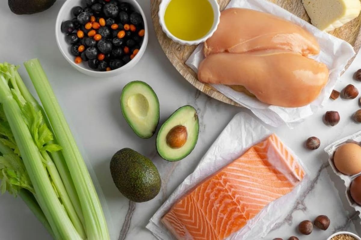 Cuáles son los tres alimentos con grasas saludables. Fuente: FreePik.