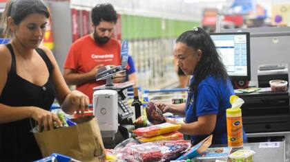 Cualquier persona que califique para programas de asistencia gubernamental puede acceder a Walmart+Assist