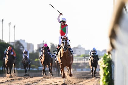 Cuan Chef, con Eduardo Ortega Pavón, perdió de vista a sus rivales en el Gran Premio Nacional (G1), en Palermo.