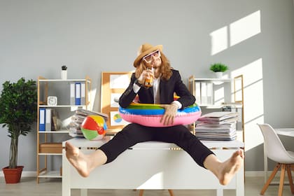 Cuando alguien se escapa del trabajo en un sueño, puede indicar que la persona necesita más tiempo de ocio