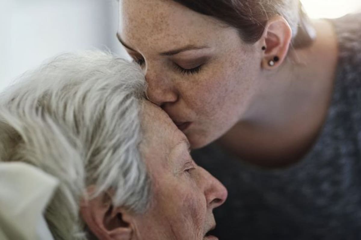 Cuando Alita Porto Reis pasó los 70 años, comenzó a perder su independencia y necesitar ayuda debido al alzhéimer