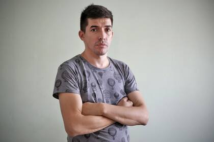 Cuando Claudio Castro tenía 34 años lo acusaron de matar a un policía; estuvo detenido un mes y sufrió torturas; luego fundó la Coordinadora contra la Impunidad Policial