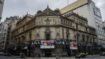Cuando Correa asumió en la sala, ya estaban los andamios, que tras nueve años siguen tapando el edificio