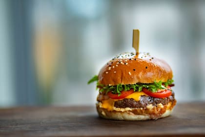 Cuando de comer bien se trata, nada le gana a una buena hamburguesa. Desde Club te recomendamos algunos lugares con propuestas que son palabras mayores.