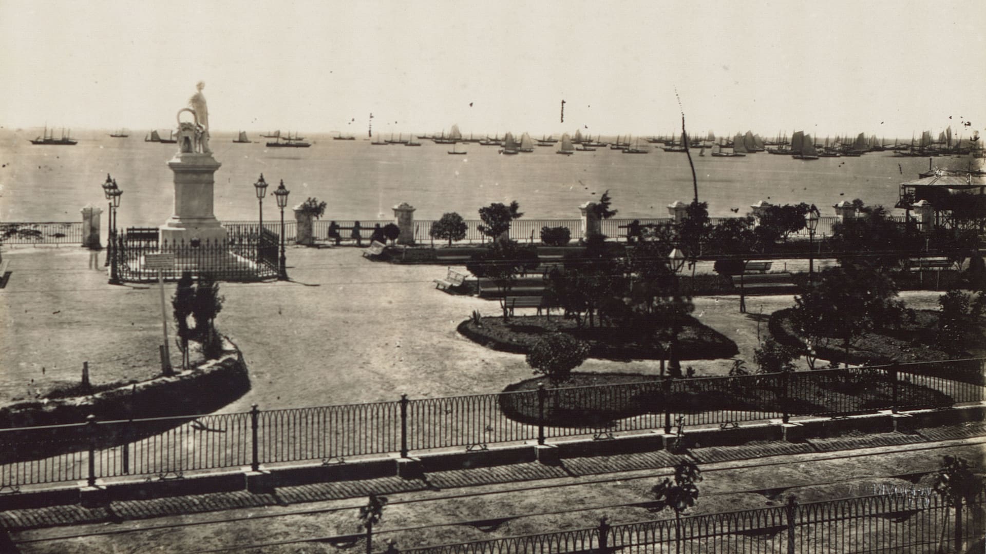 Cuando el monumento a Mazzini se emplazó, el río llegaba hasta la actual calle Bouchard.