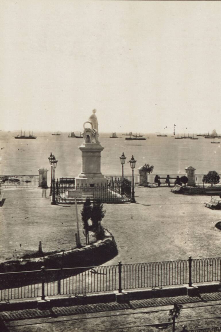 Cuando el monumento a Mazzini se emplazó, el río llegaba hasta la actual calle Bouchard.