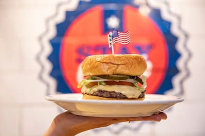 "Cuando empezamos vendíamos 1500 hamburguesas por día", recuerda Lausi