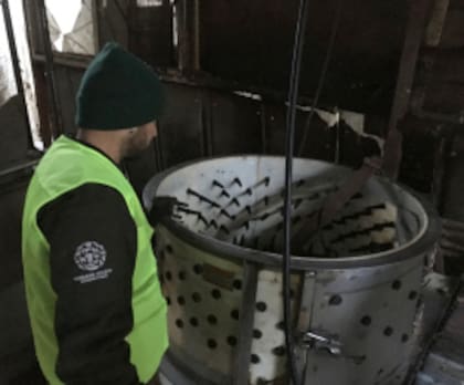Cuando entraron a desmantelarlo, encontraron desde cadáveres de perros hasta máquinas de tortura.