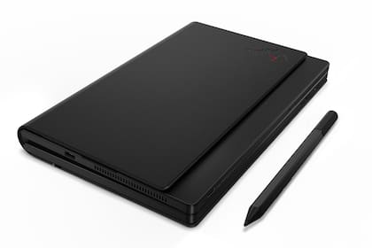 Cuando está cerrada la Lenovo X1 Fold parece una libreta
