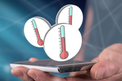 Cuando hace mucho calor pasa algo obvio que solemos pasar por alto: al teléfono le cuesta mas disipar la temperatura, y son equipos que trabajan al límite, por la densidad de circuitos en su interior