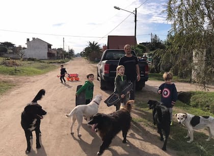 Cuando Julito se perdió, una comunicadora animal les aconsejó recorrer la zona en camioneta con cosas que tuvieran el olor de la familia