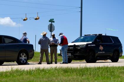 Cuando la policía emite una infracción de tránsito, podría denunciar a la persona a la Agencia de Inmigración y Control de Aduanas (ICE)