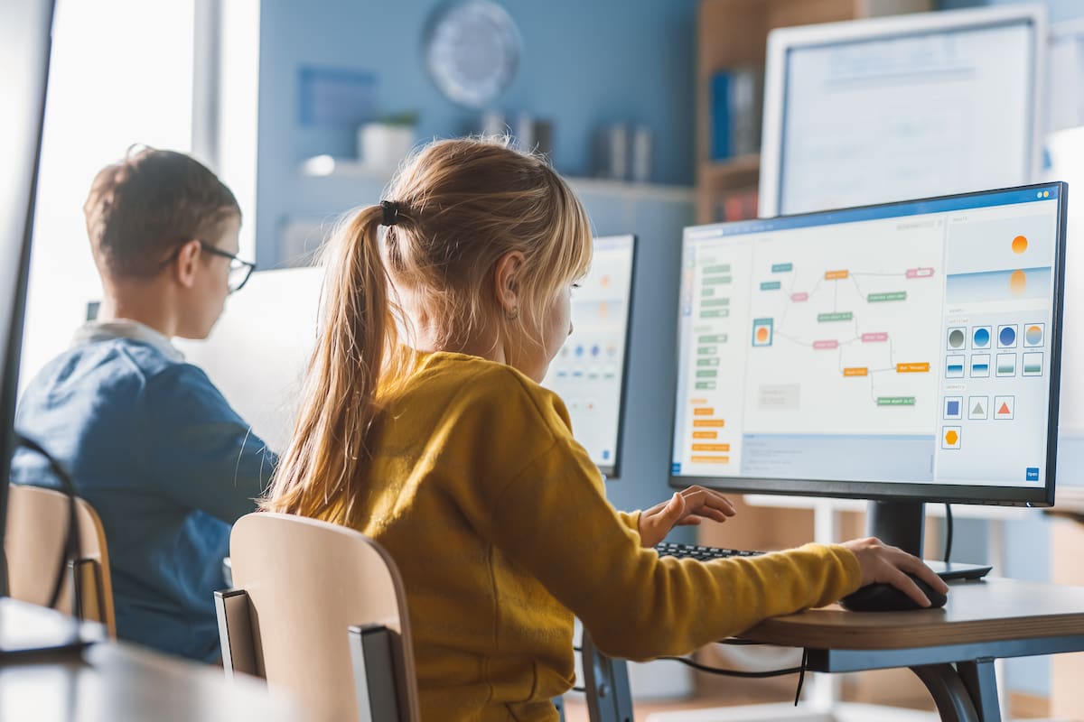 “Cuando la propuesta educativa es desafiante, ellos pueden desarrollarse plenamente y ser felices dentro del cole", dice la madre de dos adolescentes con altas capacidades intelectuales