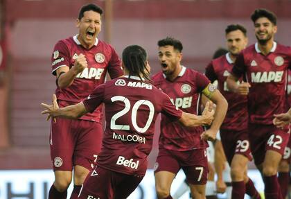 Cuando Lanús festejaba: la celebración por el gol de Burdisso, en el amanecer del partido