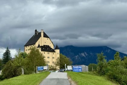 Cuando las monjas regresaron al Schloss Goldenstein, el convento no tenía agua ni electricidad, pero la escuela seguía funcionando.